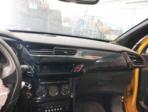 Foto 3ª: Salpicadero Citroen DS3 STYLE 92CV 68KW [9H06] (2012)