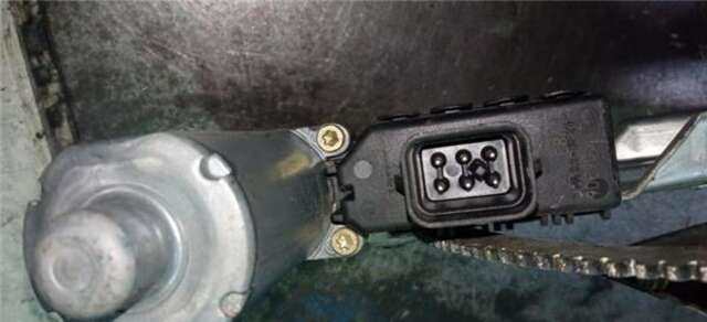 Foto 3ª: Elevalunas Eléctrico Delantero Derecho Opel Astra 2.0 DTI 16V [Y 20 DTH]