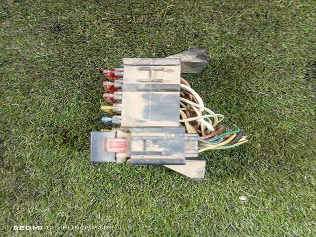 Foto 3ª: Caja Reles Fusibles Santana Anibal 2.8 TD MILITAR [8140.43P] (2004)