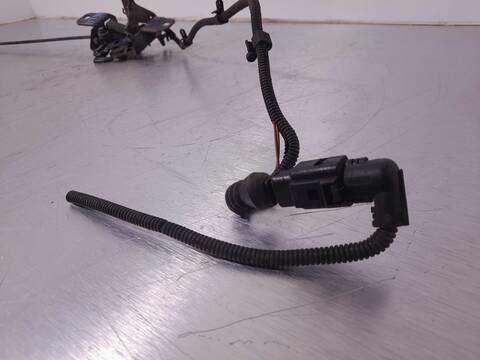 Foto 3ª: Cerradura Capot Volkswagen Passat BASICO BERLINA 101CV 74KW [AHL] (1999)