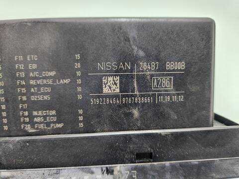 Foto 2ª: Caja Reles Fusibles Nissan Qashqai TEKNA PREMIUM 4X4 150CV 110KW [M9R855] (2013)