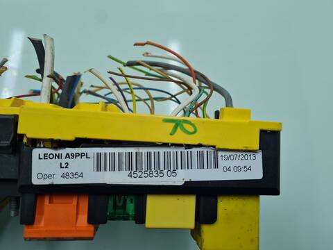 Foto 2ª: Caja Reles Fusibles Peugeot 208 1.6 16V HDI FAP 92CV 68KW (2013)