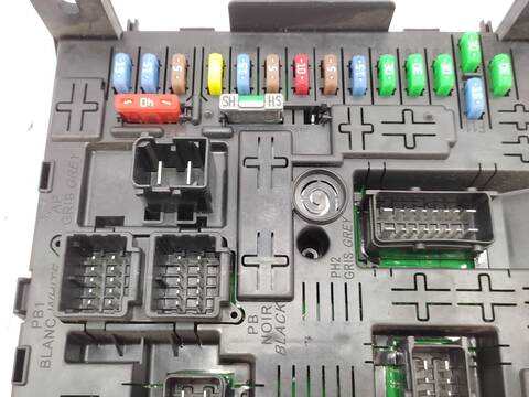 Foto 3ª: Caja Reles Fusibles Peugeot 5008 1.6 HDI 114CV 84KW [9HD (DV6C)] (2014)