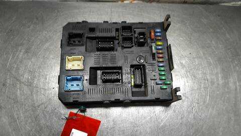 Foto 2ª: Caja Reles Fusibles Citroen C4 VTR COUPE 109CV 80KW [9HY] (2005)