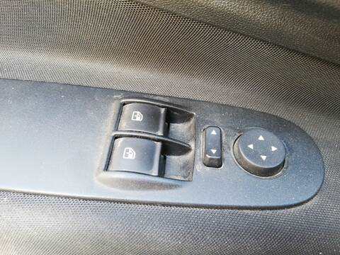 Botonera Elevalunas Fiat Punto 1.4 G III EVO 77CV 57KW 199) 350A1000