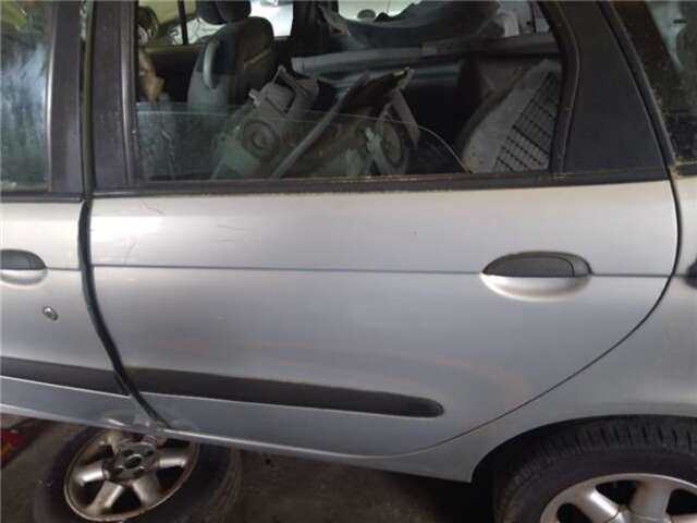 Puerta Trasera Izquierda Renault Scenic 1.6 16V (JA0B. JA04. JA11) I (JA...)(1999-_)