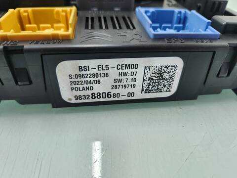 Foto 2ª: Caja Reles Fusibles Peugeot Expert PREMIUM LONG 102CV 75KW FURGON [YH01] (2022)
