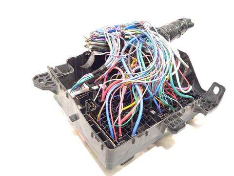 Foto 3ª: Caja Reles Fusibles Mitsubishi Eclipse MOTION 2WD 163CV 120KW [4B40] (2020)