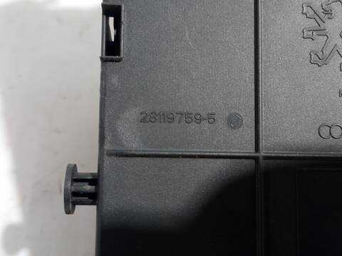 Foto 2ª: Caja Reles Fusibles Peugeot 308 ENVY 112CV 82KW [9HR (DV6C)] (2011)