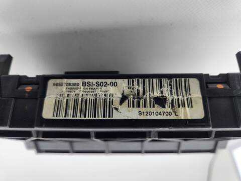Foto 3ª: Caja Reles Fusibles Peugeot 407 ST SPORT PACK 136CV 100KW [RHR] (2005)