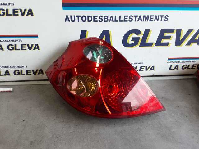 Piloto Trasero Izquierdo Kia Ceed 1.6 CRDI FASTBACK ED)