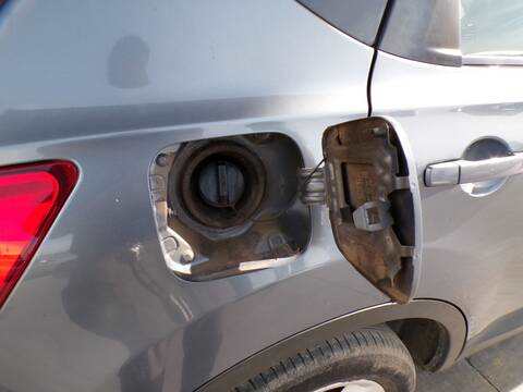 Tapa Exterior Combustible Nissan Qashqai MR20