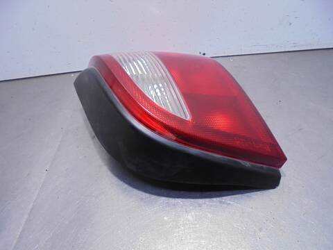 Foto 2ª: Piloto Trasero Derecho Renault Megane 1.4 16V BERLINA 95CV 70KW I FASE 2 BERLINA BA0) [K4J C7] (2000)