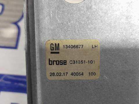 Foto 2ª: Elevalunas Manual Trasero Izquierdo Fiat Doblo 1.3 16V M-JET CAT 95CV [330A1000] (2015)