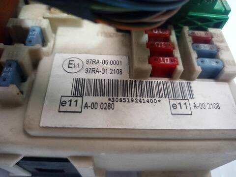 Foto 3ª: Caja Reles Fusibles Ford Focus BUSINESS 90CV (2007)