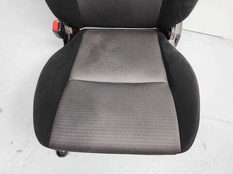 Foto 2ª: Asiento Delantero Izquierdo Suzuki Grand Vitara 2.0 HDI 110 16V 4X4 SQ 420D) 109CV 80KW [RHW] (2005)