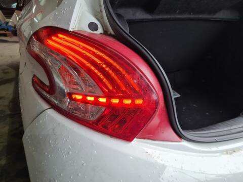 Piloto Trasero Izquierdo Peugeot 208 BUSINESS LINE 68CV 50KW