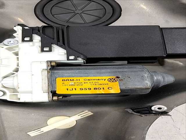 Foto 3ª: Elevalunas Eléctrico Delantero Izquierdo Volkswagen Golf 1.8 20V TURBO 150CV (1997)