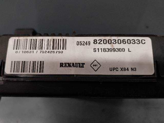 Foto 2ª: Caja Reles Fusibles Renault Megane 1.6 G [G-K4M D8] (2005)