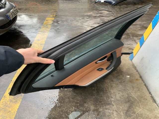 Foto 2ª: Puerta Trasera Izquierda Bmw Serie 3 315 2.0 DI177CV BERLINA 0CV [N47D20C] (2009)