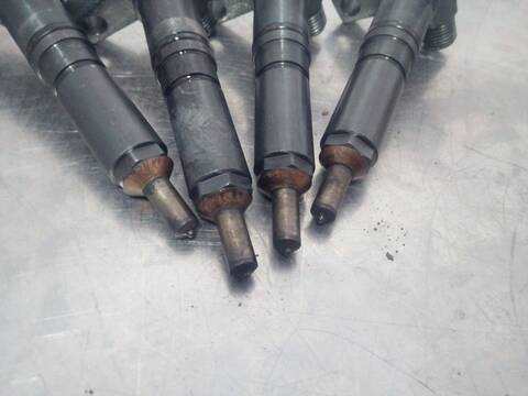 Foto 2ª: Inyectores Mitsubishi Montero 3.2 DI-D ALL-FOUR 5-PTAS.) 160CV 118KW [D 4M41] (2002)