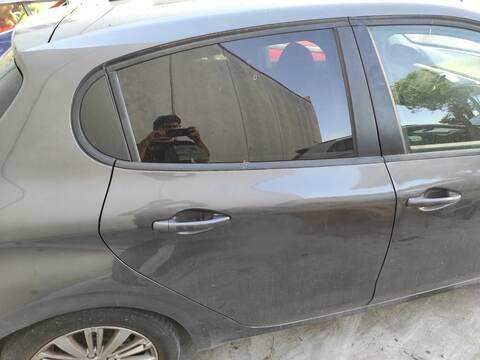 Puerta Trasera Derecha Peugeot 208 YH01
