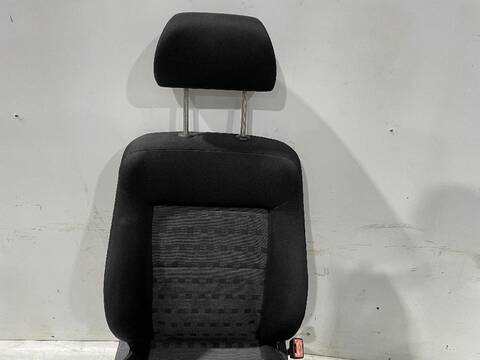 Foto 3ª: Asiento Delantero Derecho Volkswagen Passat ADVANCE 131CV [AVF] (2000)