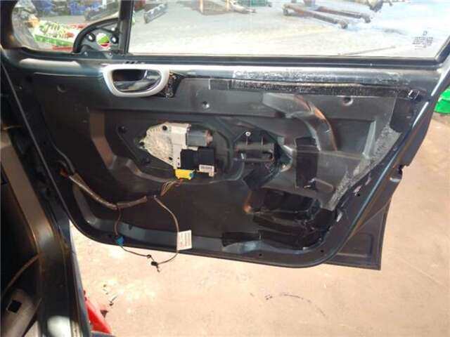Foto 2ª: Puerta Delantera Derecha Peugeot 307 1.6 16V [NFU (TU5JP4)]