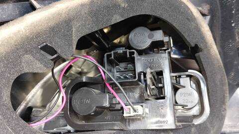 Foto 2ª: Piloto Trasero Derecho Volvo V40 R-DESIGN MOMENTUM 150CV 110KW [D5204T6] (2013)