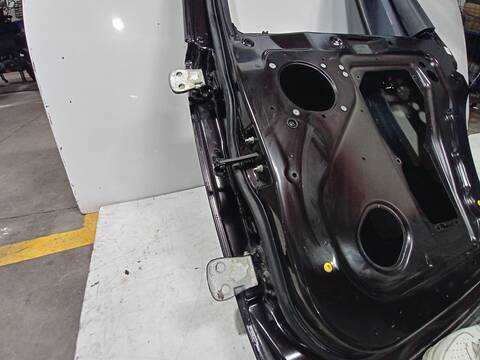 Foto 2ª: Puerta Trasera Derecha Land Rover Discovery TDV6 HSE 245CV 180KW [306DT] (2010)