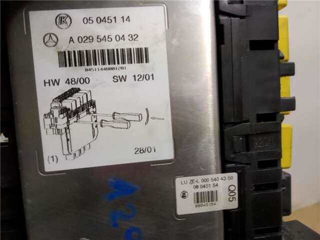 Foto 3ª: Caja Reles Fusibles Mercedes Clase S 220 4.0 400 CDI (220.028) [4.0 LTR. - 184 KW CDI 32V CAT] [OM 628.960]