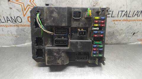 Foto 2ª: Caja Reles Fusibles Citroen C5 2.0 HDI 90 SX/SX AUTOMATICO BERLINA 109CV 80KW [RHZ] (2004)