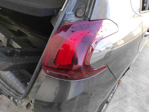 Piloto Trasero Derecho Peugeot 2008 HN01