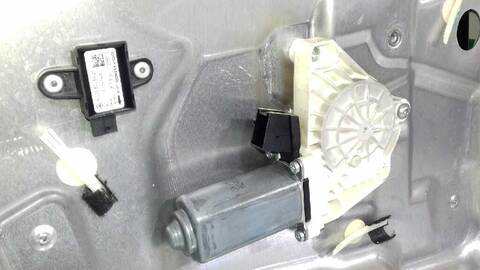 Foto 2ª: Elevalunas Eléctrico Delantero Izquierdo Mercedes Clase S 220 320 - 350 CDI 4-MATIC 221.080) BERLINA 235CV 173KW [642932] (2006)