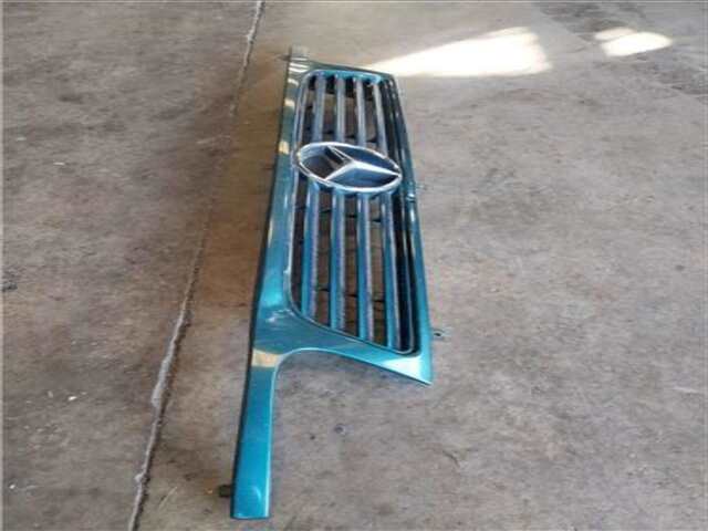 Foto 2ª: Rejilla Delantera Mercedes Vito 2.2 112 CDI (638.094) [2.2 LTR. - 90 KW 16V CDI TURBODIESEL CAT] [611980]