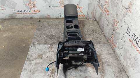 Foto 2ª: Consola Central Mercedes Clase A 140 A 200 CDI 176.008) 136CV 100KW [651930] (2017)