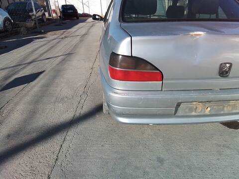 Foto 2ª: Piloto Trasero Izquierdo Peugeot 306 BOULEBARD BERLINA 90CV 66KW [RHY] (2001)