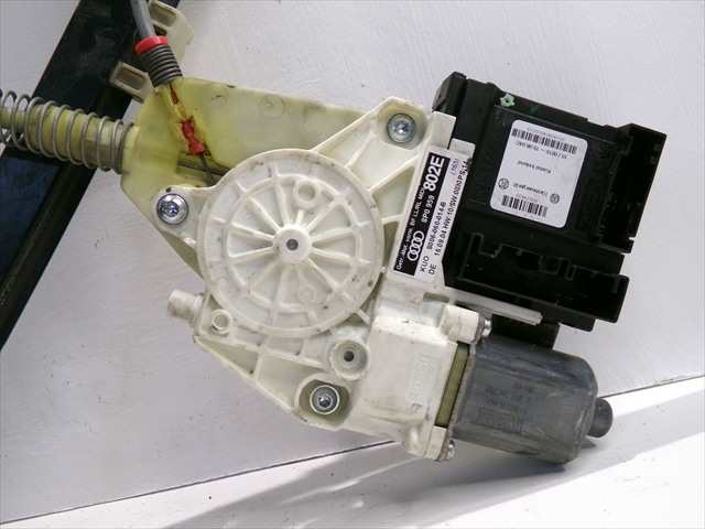 Foto 2ª: Elevalunas Eléctrico Delantero Derecho Audi A3 2.0 TDI MODELO 8P,2004-2008 [AZV] (2004)
