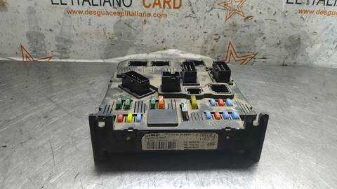 Foto 4ª: Caja Reles Fusibles Citroen C2 SX 68CV 50KW [8HX] (2004)