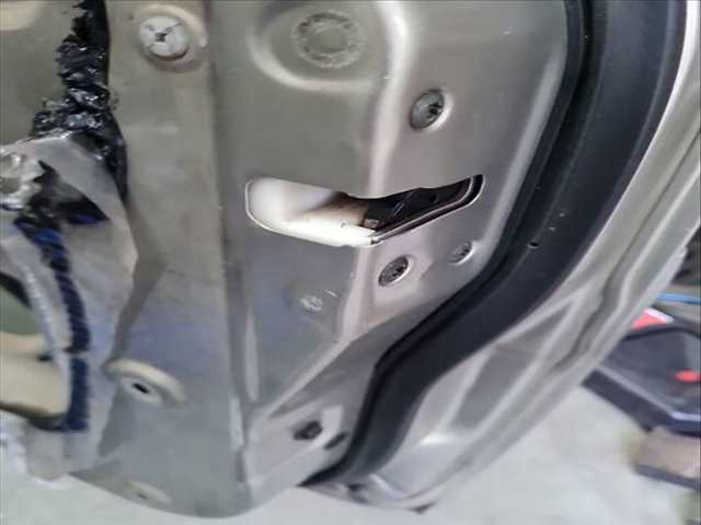 Cerradura Puerta Delantera Derecha Mitsubishi Montero 3.2 DI-D V88W V98W) 160CV 118KW