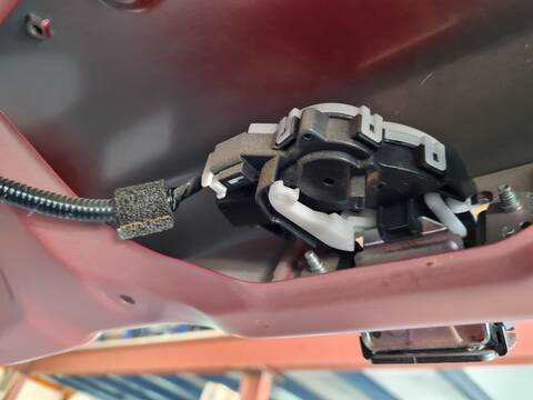 Foto 2ª: Cerradura Maletero Portón Mazda 6 EVOLUTION TECH 149CV 110KW [SH] (2015)
