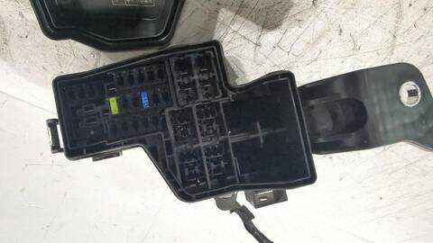 Foto 2ª: Caja Reles Fusibles Toyota Yaris 1.5 HYBRID MXPH11) 92CV [M15A-FXE] (2020)