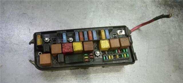 Foto 2ª: Caja Reles Fusibles Saab 9-3 1.9 TID LINEAR (I/D) [1.9 LTR. - 110 KW TID CAT] BERLINA (2003-_) [Z19DTH]