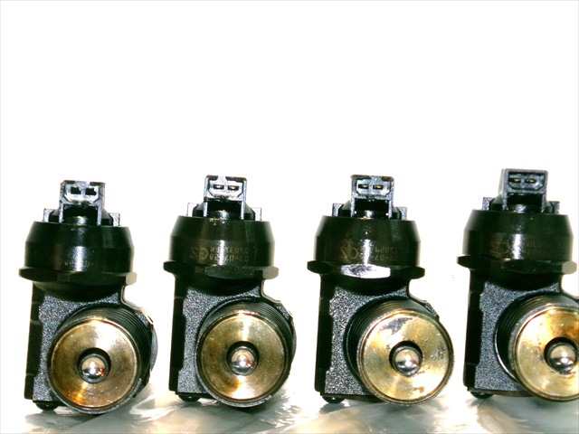 Foto 3ª: Inyectores Volkswagen Touran 1.9 TDI 2007-2010 [BLS] (2007)