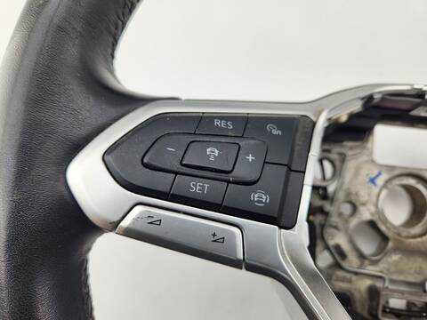 Foto 4ª: Volante Volkswagen Golf LIFE 116CV 85KW [DTRD] (2023)