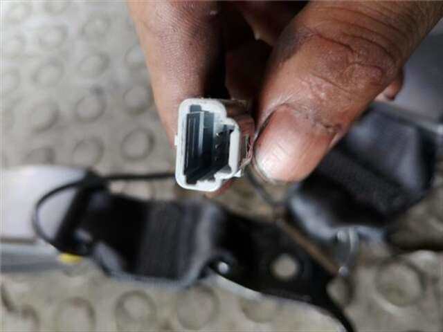 Foto 3ª: Cinturón Trasero Izquierdo Dacia Duster 1.5 PRESTIGE [1.5 LTR. - 85 KW BLUE DCI DIESEL FAP CAT] [K9K 872]