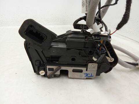 Foto 3ª: Cerradura Puerta Trasera Izquierda Volkswagen Golf 2.0 TDI 116CV 85KW [DSUD,DXRC,DTRB,DTRD] (2022)
