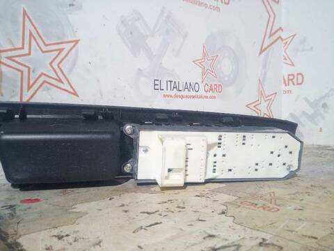 Foto 4ª: Botonera Elevalunas Toyota Yaris HYBRID ACTIVE 101CV 74KW [1NZ] (2019)