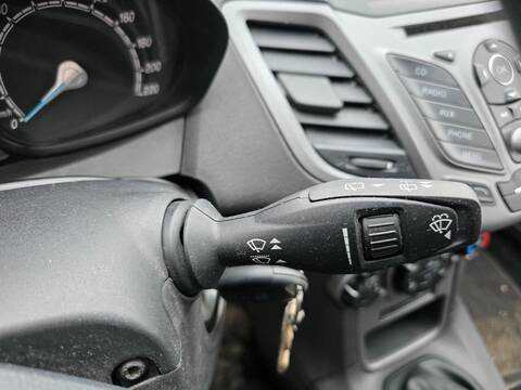 Foto 2ª: Mando Luces Ford Fiesta XUJB (2016)