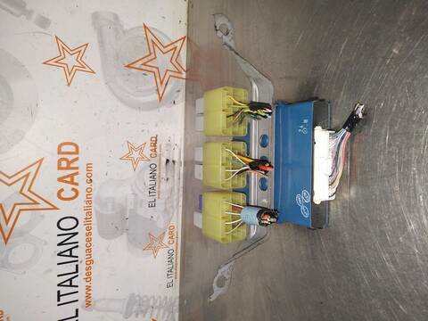 Foto 4ª: Caja Reles Fusibles Toyota Corolla 2.2 D-4D SOL 136CV 100KW [2ADFTV] (2006)